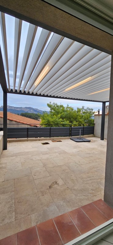 Aménagement d’une pergola bioclimatique pour couvrir une terrasse à ROQUEVAIRE