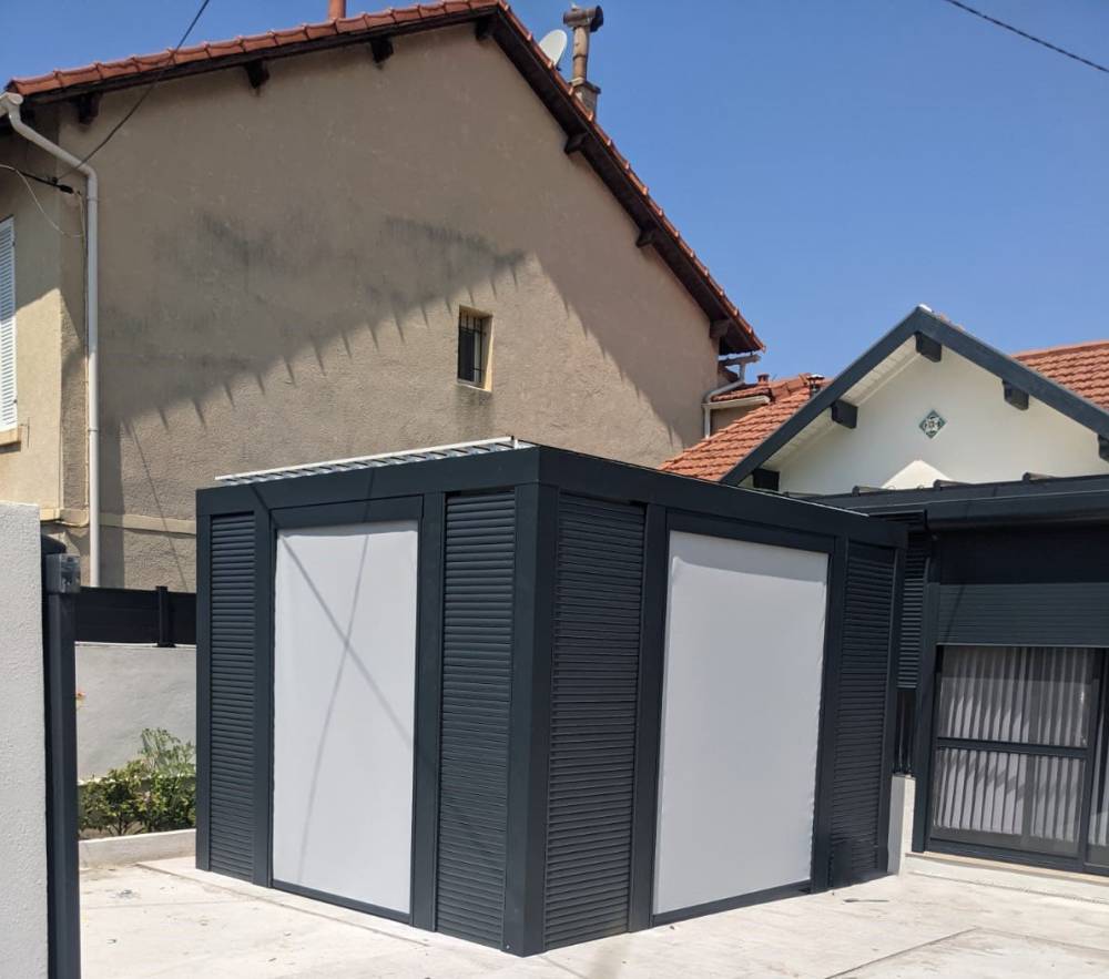 Pergola en aluminium adossée à une maison à Marignane près de Marseille