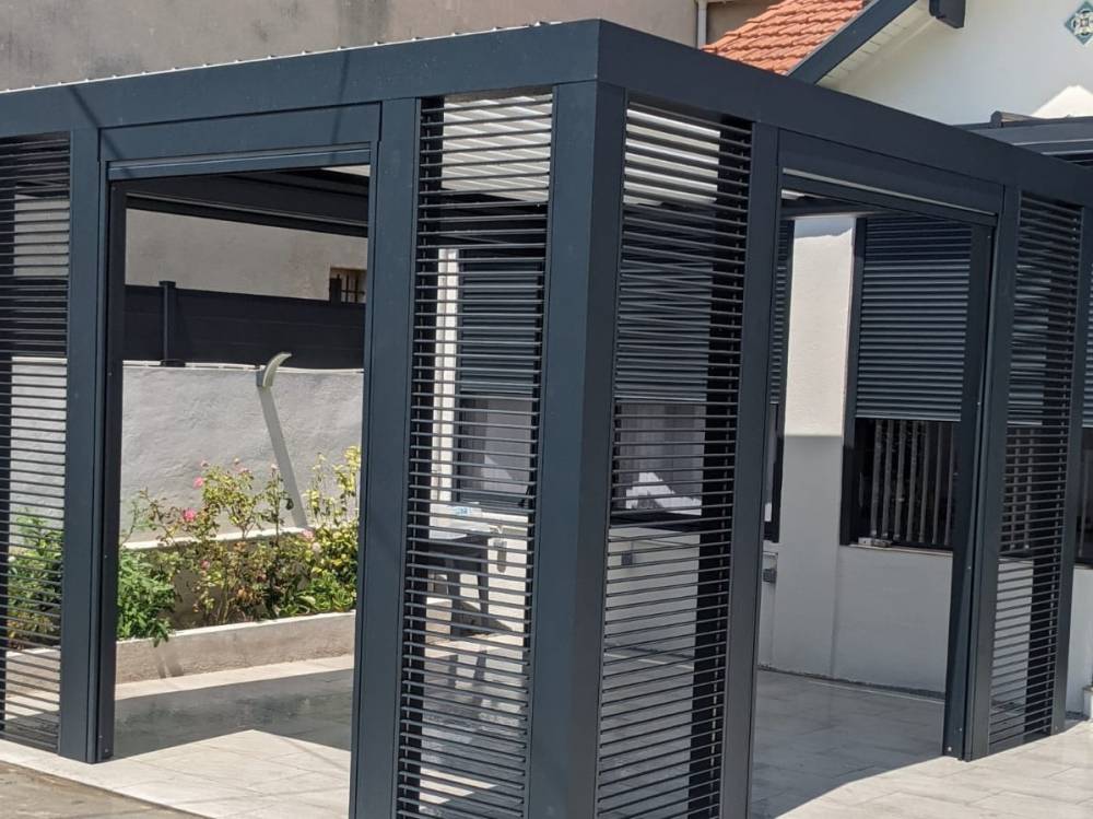 Pergola en aluminium adossée à une maison à Marignane près de Marseille