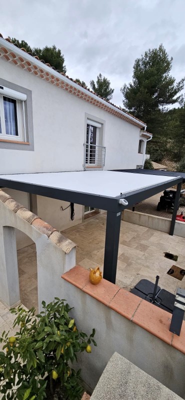 Aménagement d’une pergola bioclimatique pour couvrir une terrasse à ROQUEVAIRE