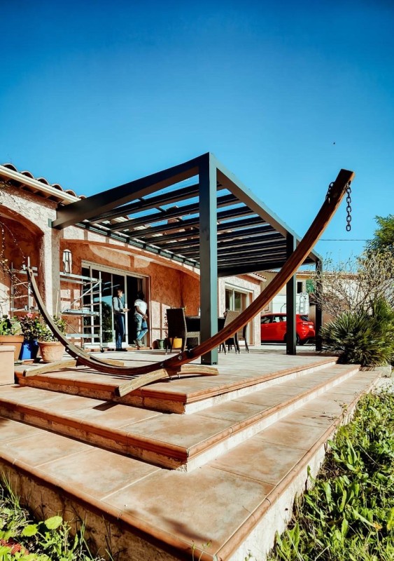 Pergola vitrée sur-mesure en aluminium avec stores à Saint Savournin