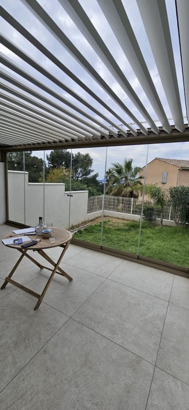 Pergola vitrée sur-mesure au Pradet