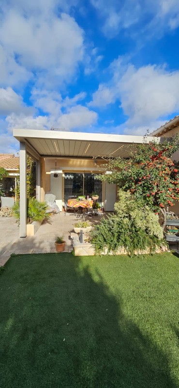 Pergola bioclimatique de dimension 4x3 adossée en aluminium au Pennes-Mirabeau