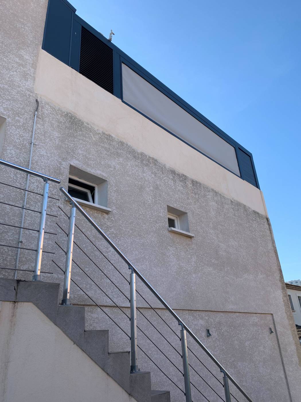 Pergola en aluminium gris anthracite à Evenos près de Toulon