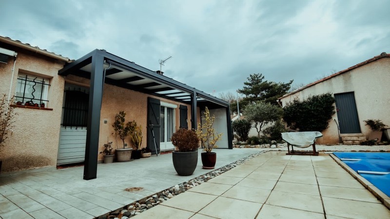 Pose de Pergola Luminov pour une famille à Aix-en-Provence