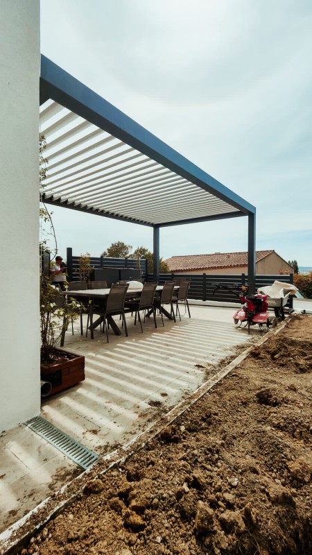 POSE D’UNE PERGOLA MOTORISÉE anthracite à Vitrolles