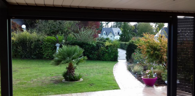 Réalisation et pose d'une pergola bioclimatique 4x3 avec brise soleil à Saint-Cyr-sur-Mer 83270