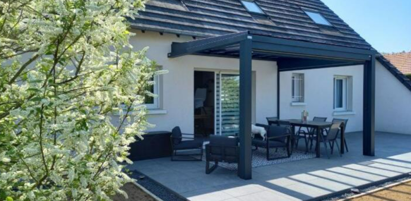 Changement de pergola en fer forgé pour une pergola vitrée à Bandol dans le Var