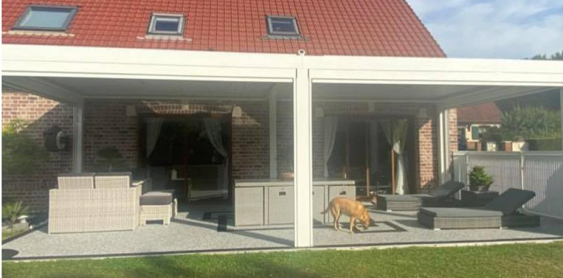Réalisation de travaux pour la pose d'une double pergola bioclimatique en aluminium blanc avec stores intégrés à Mimet dans les Bouches-du-Rhône