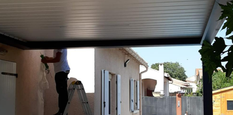 Exécution d'une pergola bioclimatique 3x2 gris anthracite à Saint-Zacharie dans le Var
