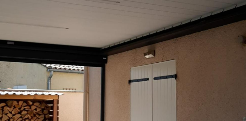 Exécution d'une pergola bioclimatique 3x2 gris anthracite à Saint-Zacharie dans le Var