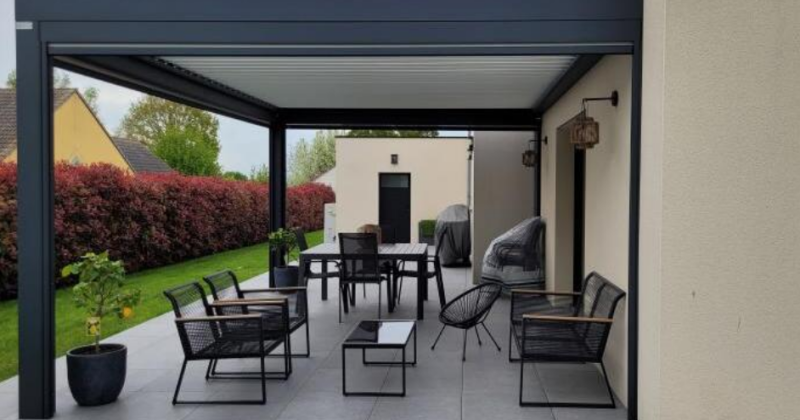 Mise en place d'une pergola bioclimatique 4x3 avec stores à la Penne-sur-Huveaune dans les Bouches-du-Rhône