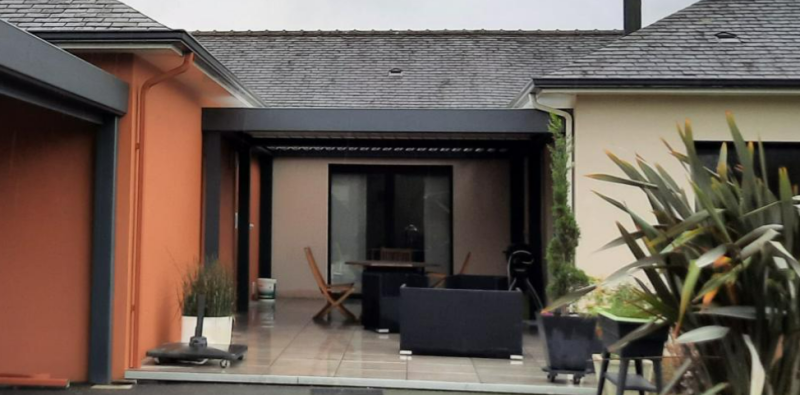 Choix d'une double pergola bioclimatique à lames orientables avec stores intégrés à Aubagne près de Marseille