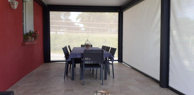 Conception d'une double pergola bioclimatique avec stores électriques à Gignac-la-Nerthe dans les Bouches-du-Rhône