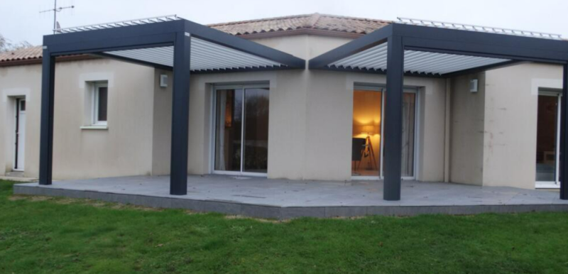 Double pergola bioclimatique en aluminium gris anthracite
