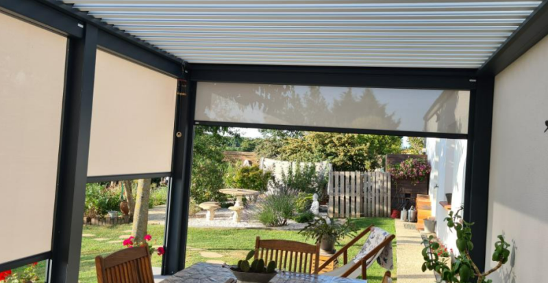 Aménagement d'une terrasse avec une double pergola bioclimatique à Bandol dans le Var