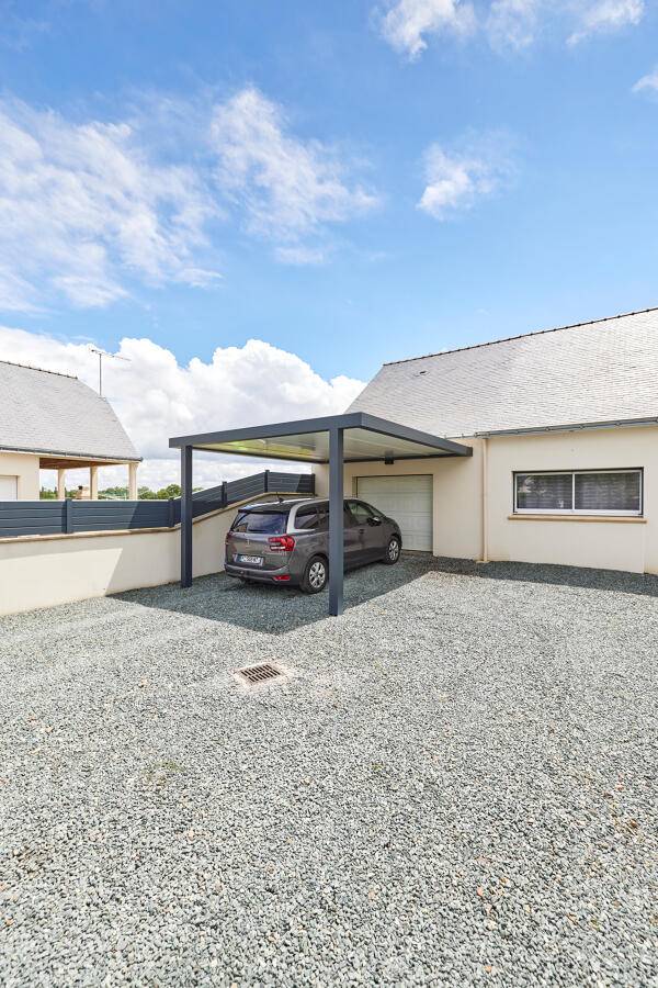 Carport adossé gris anthracite, une solution élégante et pratique à La Seyne-sur-Mer