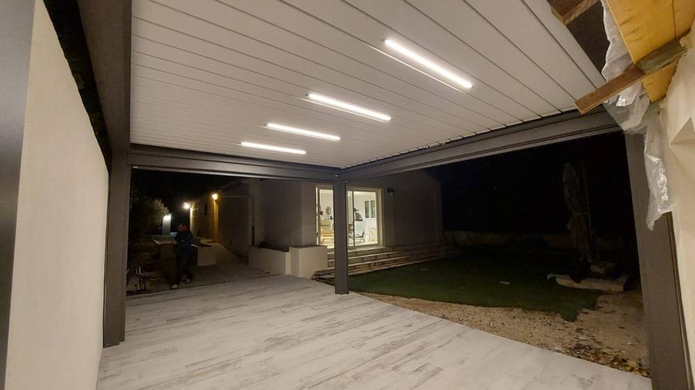 Réalisation d'une pergola Bioclimatik à lames orientables à Marseille 13011