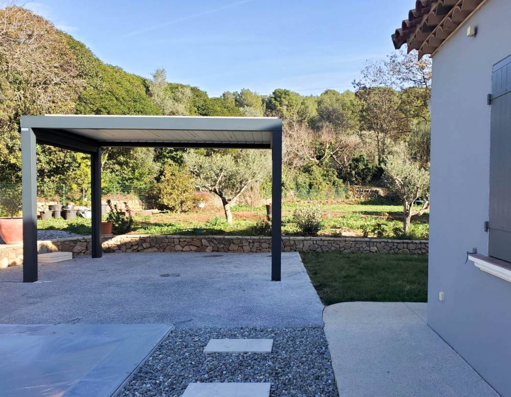 Mise en place d'une pergola Bioclimatik avec stores à Marseille