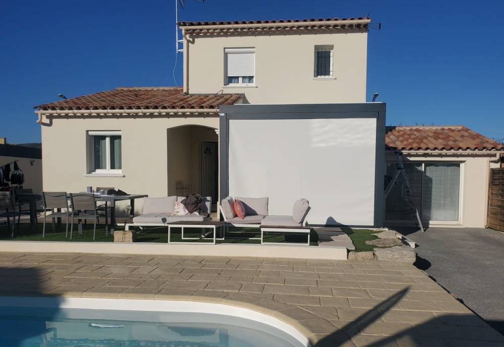 Vente et pose d'une pergola bioclimatique au Muy dans le Var