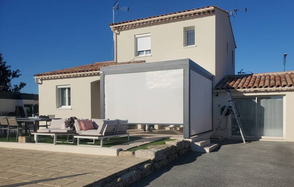 Vente et pose d'une pergola bioclimatique au Muy dans le Var