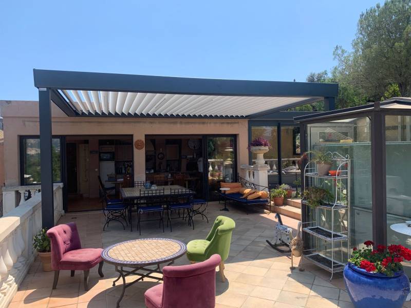 Aménagement d'une maison avec pose de véranda et de pergola à Le Tholonet dans les Bouches-du-Rhône