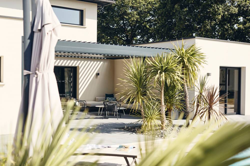Pergola Bioclimatique anthracite de 30m2 avec double tablier à La Crau près de Toulon