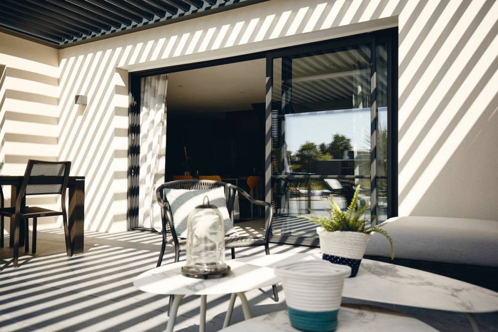 Pergola Bioclimatique anthracite de 30m2 avec double tablier à La Crau près de Toulon