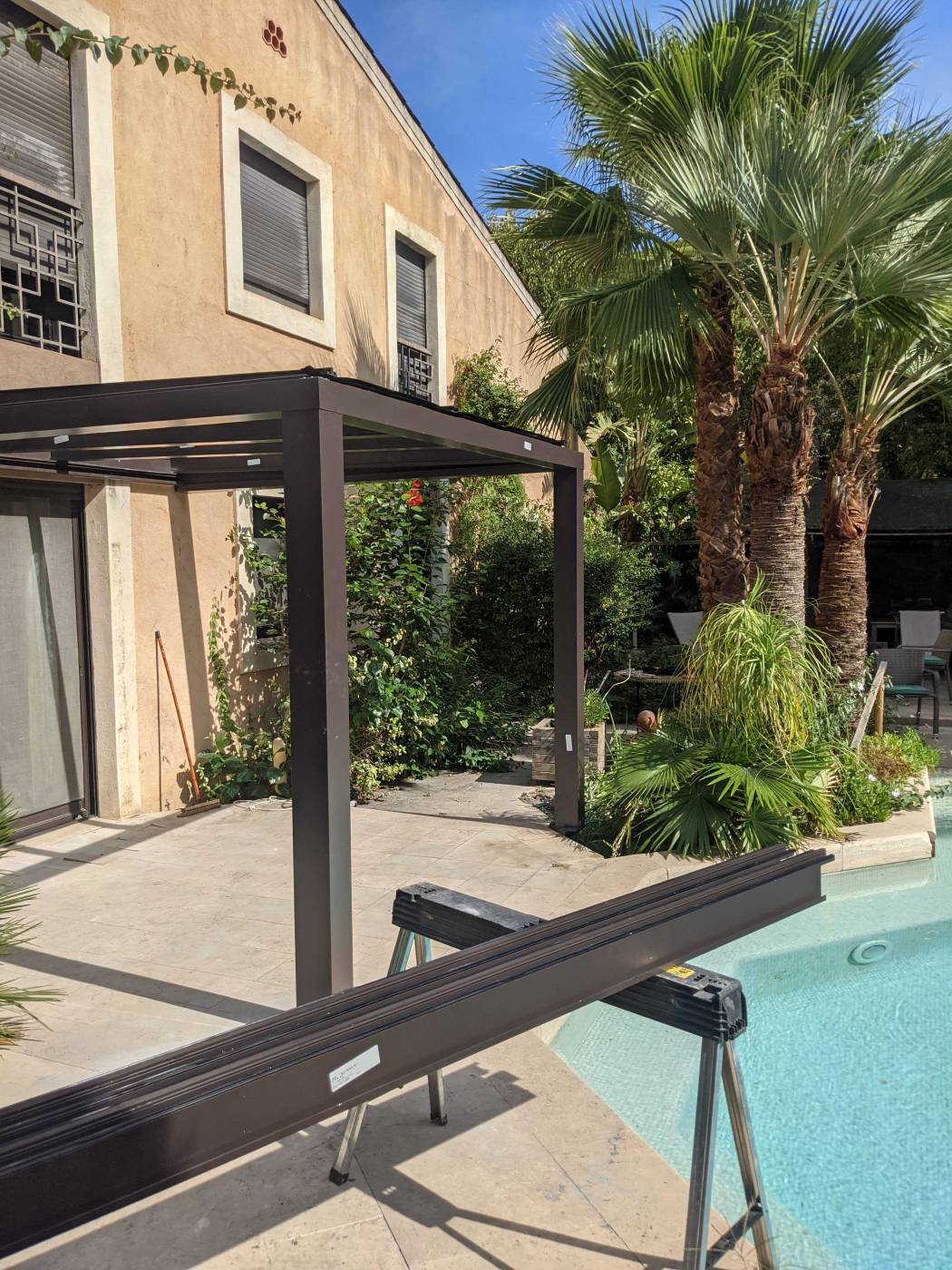 Pergola bioclimatique gris anthracite à La Ciotat près de Marseille