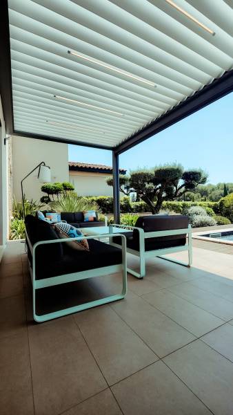 Aménagement d’une pergola bioclimatique pas cher à Hyères
