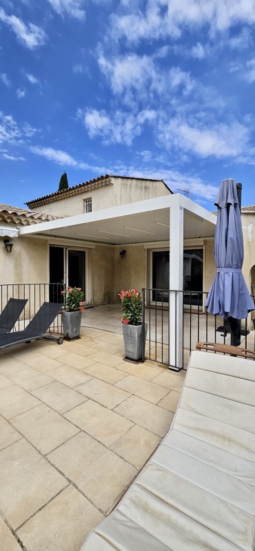 Construction d'une pergola bioclimatik blanche de 21 m² à Bouc-Bel-Air