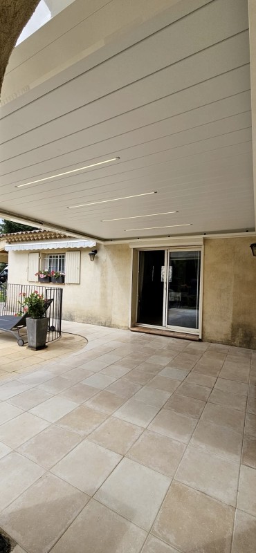 Construction d'une pergola bioclimatik blanche de 21 m² à Bouc-Bel-Air