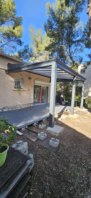 Pourquoi choisir une pergola Luminov avec toiture en verre  pour votre extérieur à Saint-Mandrier-sur-Mer ?