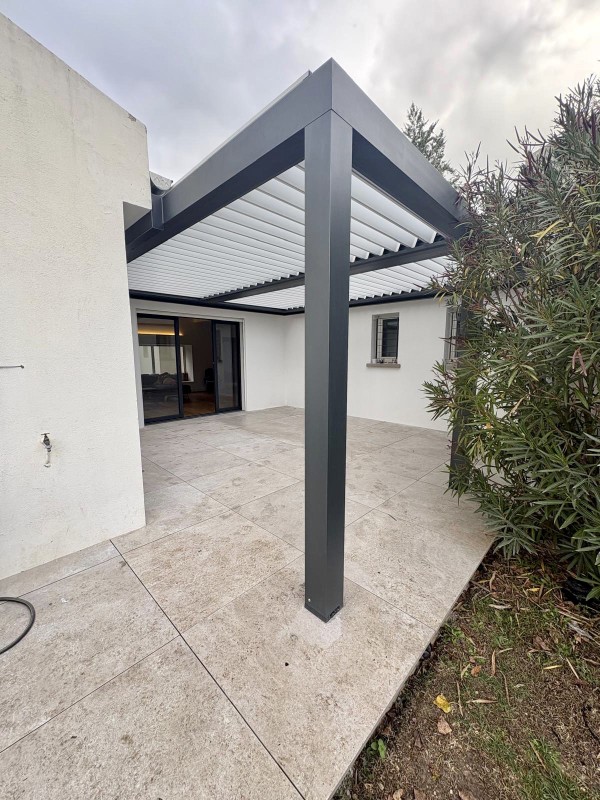 Montage de pergolas bioclimatik pour une maison avec jardin à Cabriès