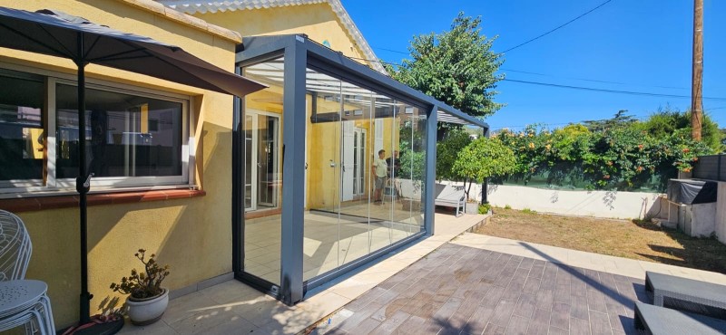 Conception d'une pergola luminov toiture vitrée avec store de toiture de 26 m² à Toulon
