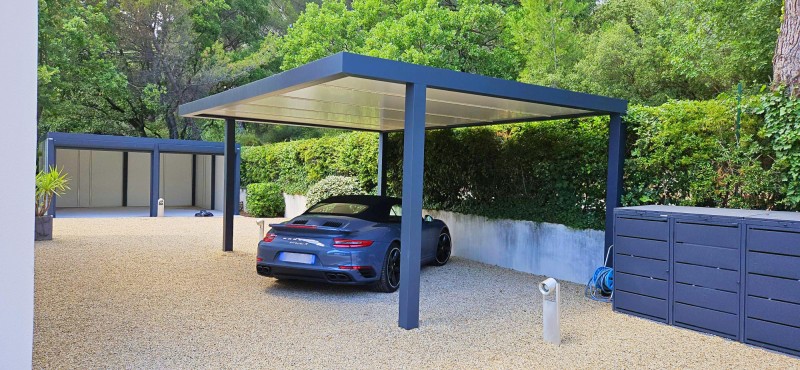 Implantation d'un carport de  27 m² avec toit plat en aluminium  au Eguilles