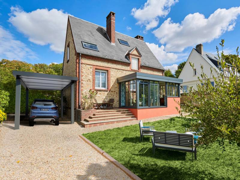 Fabriquant français de carport sur mesure avec structure en aluminium gris anthracite à Aubagne 13400