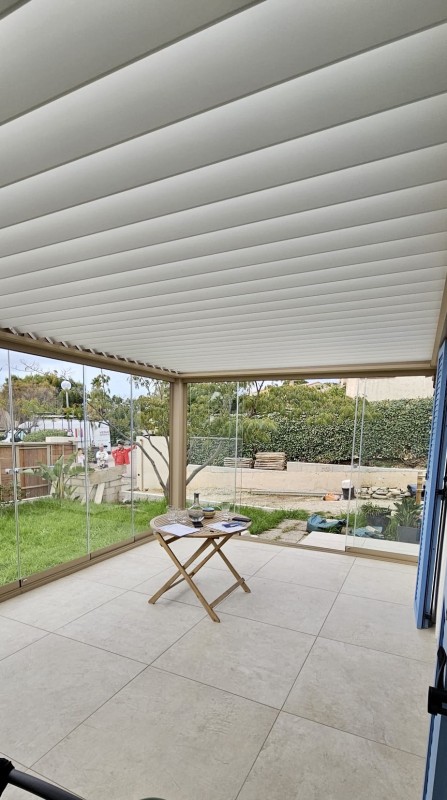 Pergola vitrée sur-mesure au Pradet