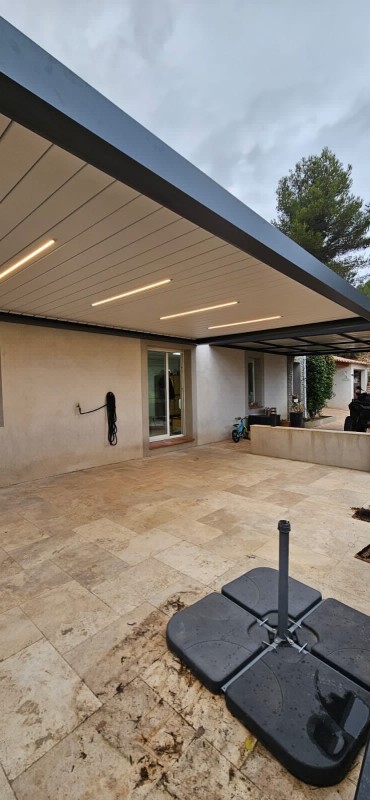 Aménagement d’une pergola bioclimatique pour couvrir une terrasse à ROQUEVAIRE