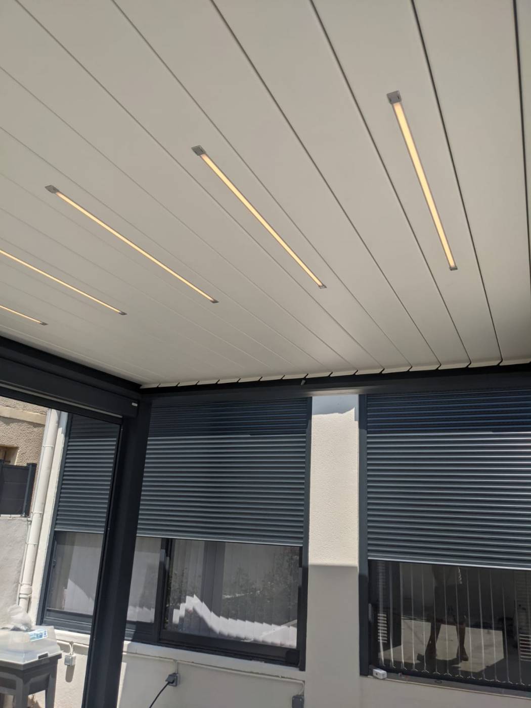 Pergola en aluminium adossée à une maison à Marignane près de Marseille