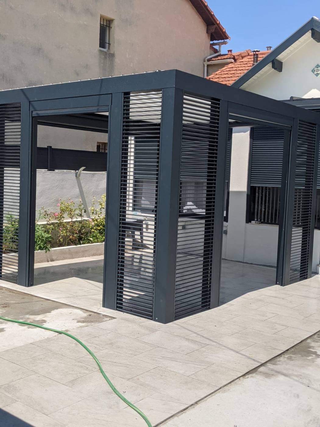 Pergola en aluminium adossée à une maison à Marignane près de Marseille
